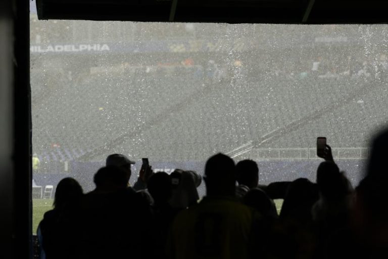 Retomado França-Iraque após ‘intervalo’ de duas horas