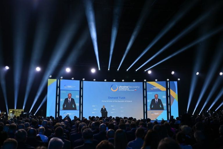 PM polaco pede respeito pela História para acabar com tensão entre Gdansk e Kiev
