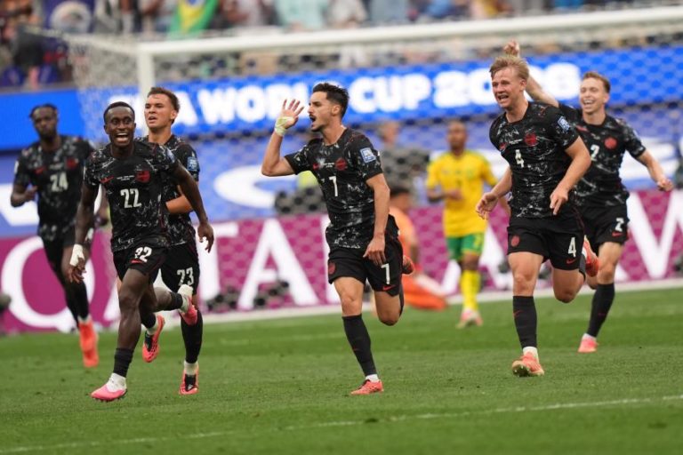 Mundial2026: Portista Stephen Eustáquio apura Canadá para os oitavos de final