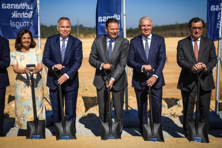 Lufthansa tem 300 pessoas em formação e lançou hoje primeira pedra da fábrica da Feira