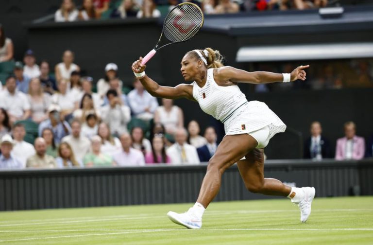 Serena Williams derrotada em Wimbledon no regresso em singulares após quase quatro anos