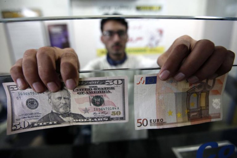 Euro sobe e volta ao patamar dos 1,14 dólares após redução da inflação nos EUA