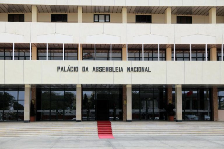 Parlamento cabo-verdiano aprova na generalidade Orçamento Retificativo de 2026