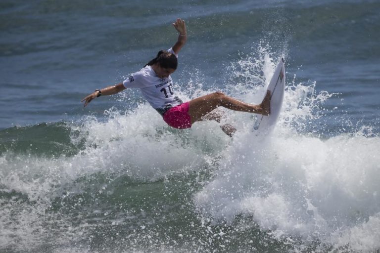 Surfista Teresa Bonvalot vence final portuguesa do Ballito Pro, na África do Sul