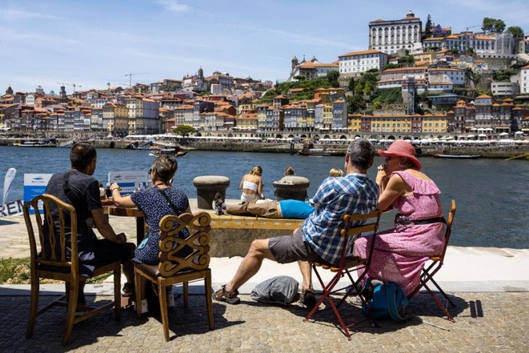 Portugal precisa de aumentar valor do turismo — ministro da Economia