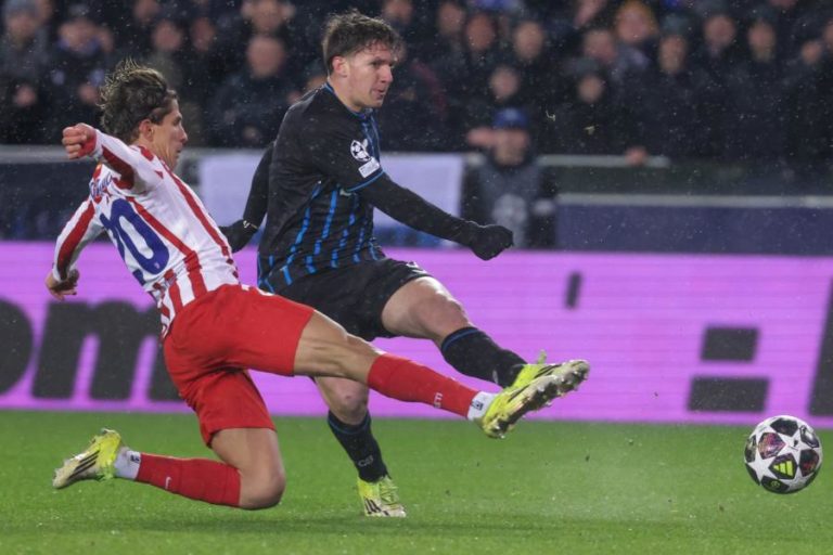 Avançado Christos Tzolis reforça Arsenal por verba recorde na Bélgica