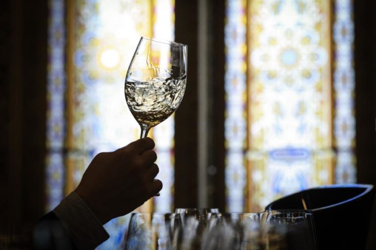 Excedente de vinho equivale a três anos de consumo global