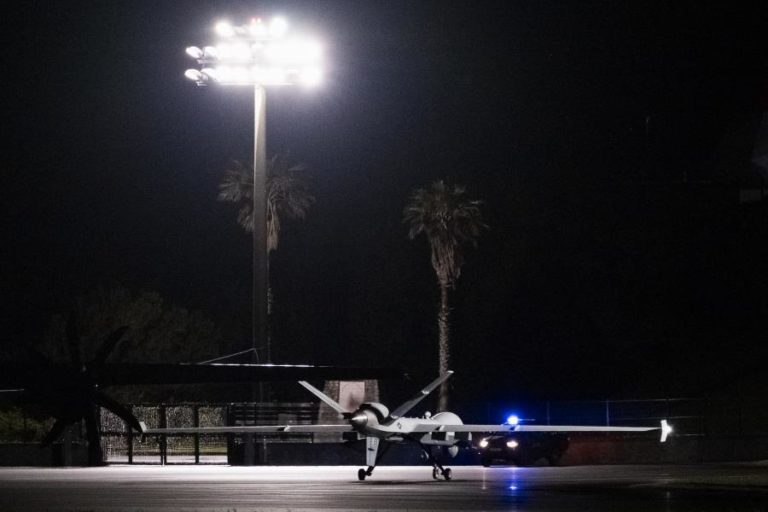 Irão: Estados Unidos atacam alvos iranianos e Teerão retalia em todo o Médio Oriente
