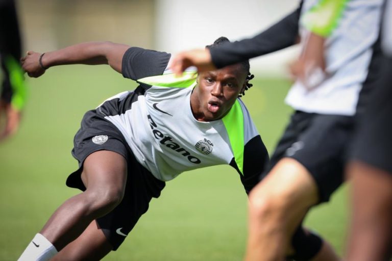 Geovany Quenda apresentado pelo Chelsea com contrato de oito épocas