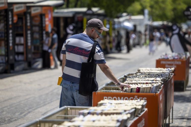 Venda de livros cai 2% e regista primeira quebra desde a pandemia no 2.º trimestre