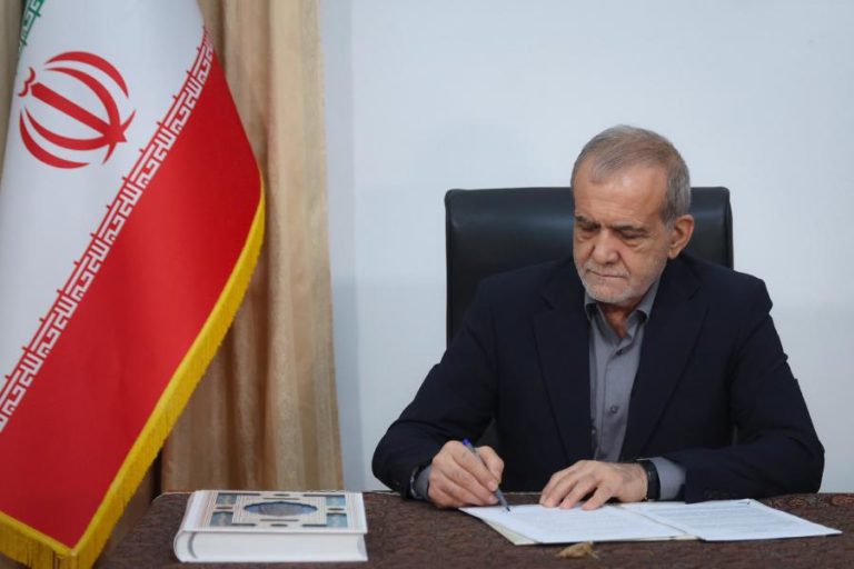 Presidente iraniano diz que país está em “guerra total” com os EUA