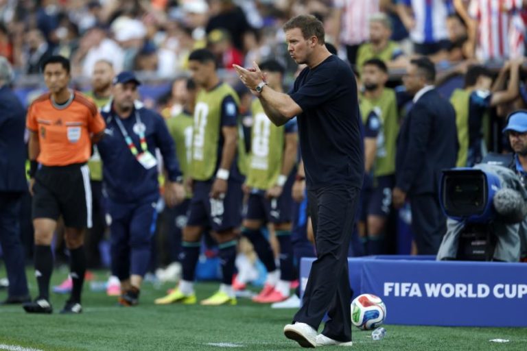 Selecionador de futebol da Alemanha despedido e federação vai tentar Jürgen Klopp