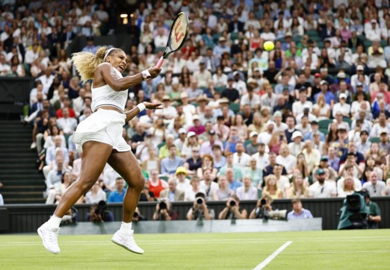 Wimbledon: Serena Williams desiste de pares devido a uma lesão no joelho
