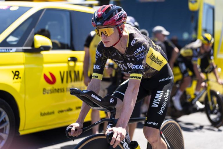 Tour: Vingegaard dá vitória no ‘crono’ por equipas à Visma-Lease a Bike e veste a amarela