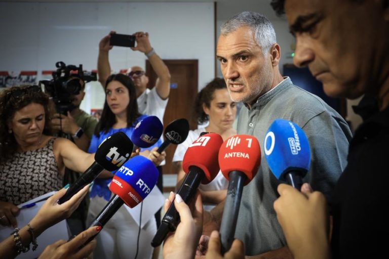 Fenprof acusa tutela de amadorismo no processo dos exames nacionais