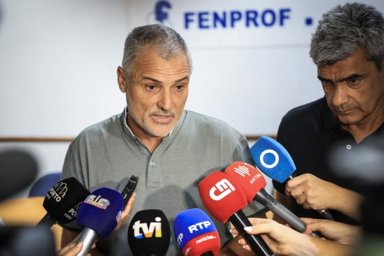 Fenprof vai apresentar queixa na PGR a pedir inquérito à classificação dos exames