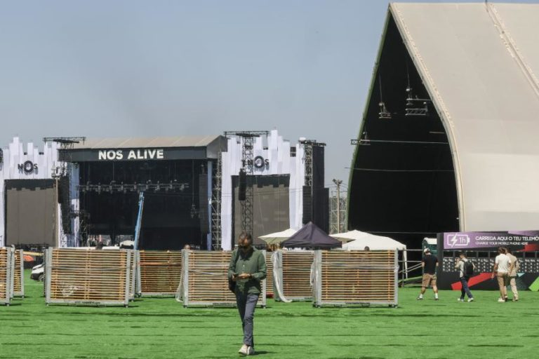 Recinto do Alive com novo palco dedicado aos livros está pronto receber o festival
