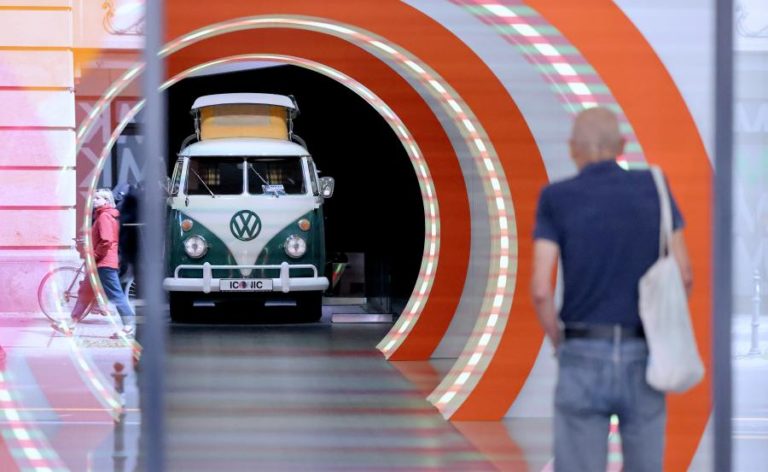 CEO da Volkswagen admite corte de mais 50.000 postos de trabalho a nível mundial