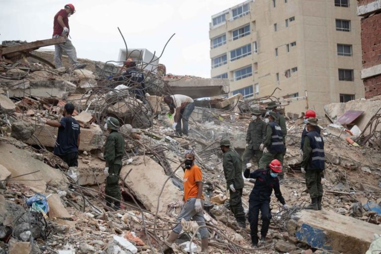 Sobe para 110 número de portugueses e lusodescendentes mortos no duplo sismo que atingiu a Venezuela
