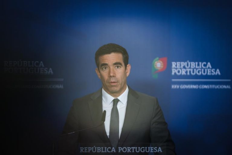 Governo anuncia que 73% dos exames nacionais distribuídos estão corrigidos