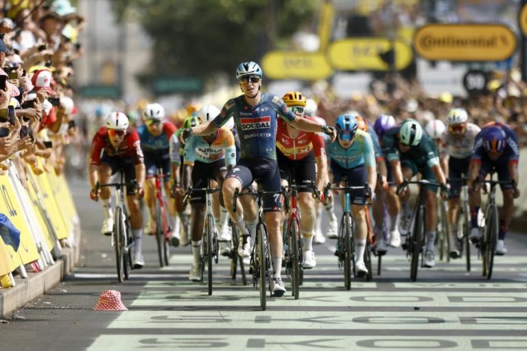 Tim Merlier impõe-se ao sprint na sétima etapa da Volta a França