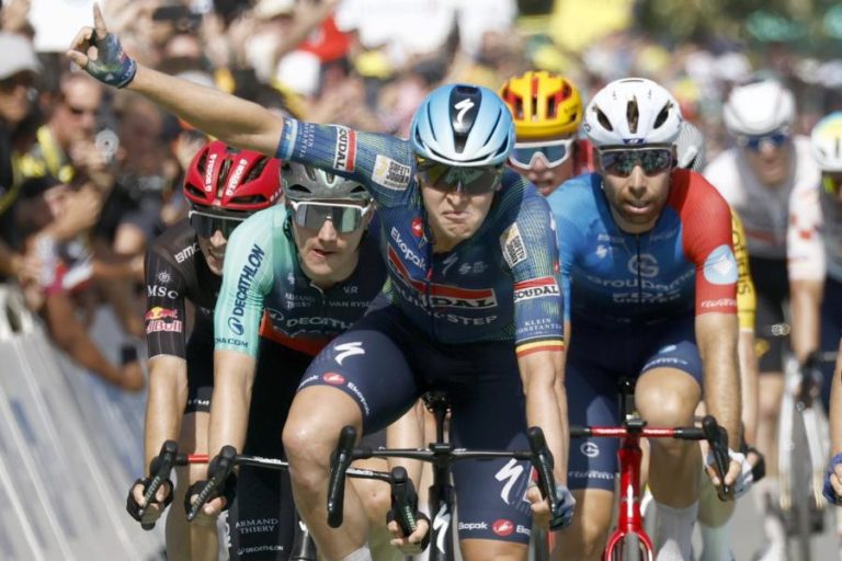 Tour: Tim Merlier vence ao sprint pelo segundo dia consecutivo