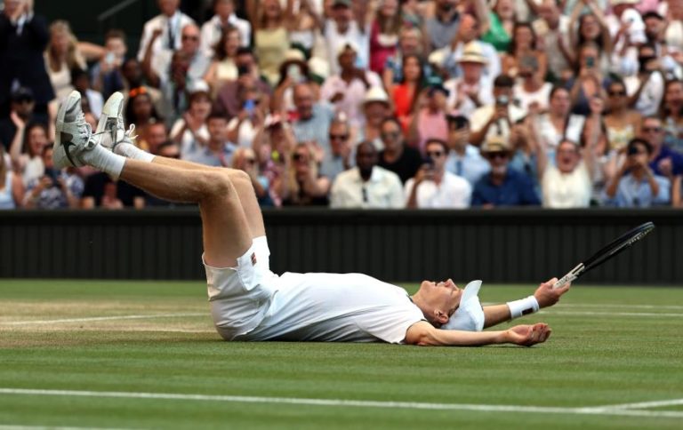 Jannik Sinner revalida título de Wimbledon ao vencer Alexander Zverev