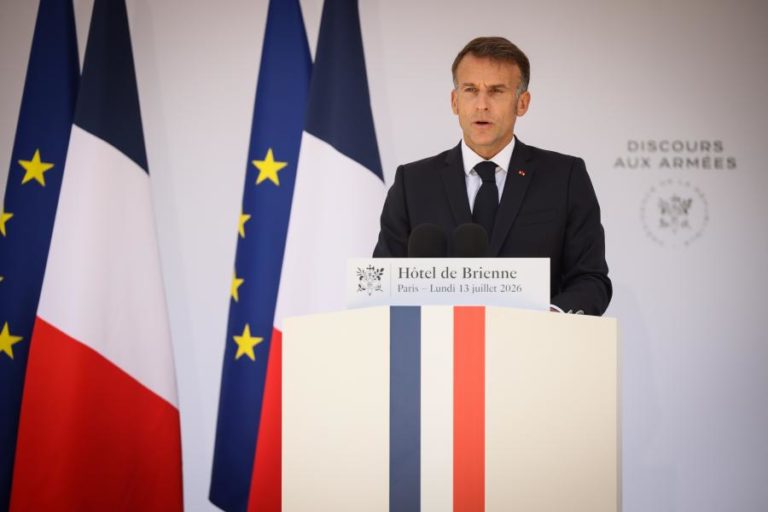 França e Europa devem defender valores “mesmo que seja necessário derramar sangue” — Macron