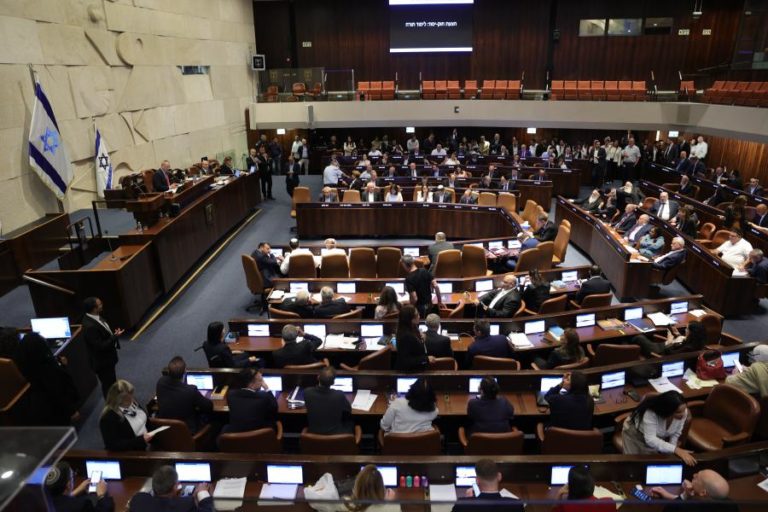 Parlamento israelita dissolvido no quadro das eleições de outubro