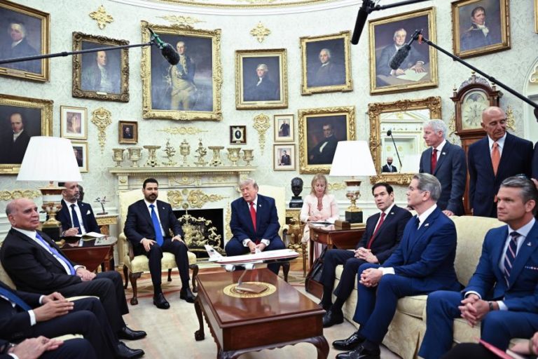 Presidente americano desiste de aplicar taxa de 20% sobre navios que passam pelo estreito de Ormuz