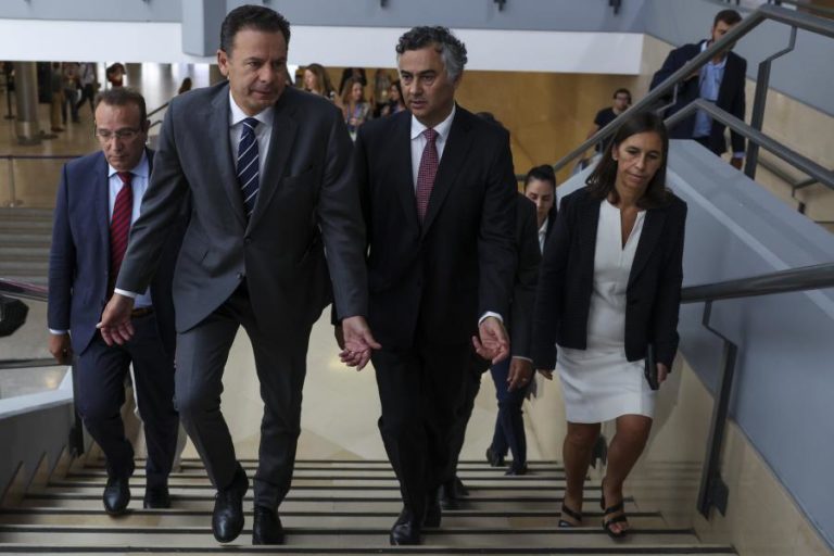 Primeiro-ministro abre hoje debate do estado da nação com exames no centro da polémica