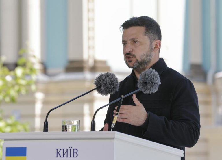 Ucrânia: Zelensky anuncia acordo com empresa dos EUA para produzir mísseis Patriot