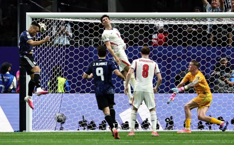 Campeã Argentina ‘vira’ Inglaterra e está na final do Mundial
