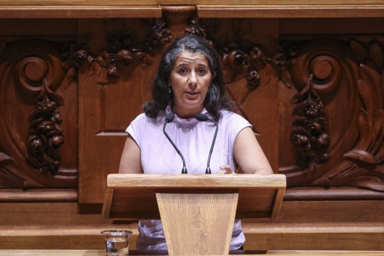 PCP acusa Governo de usar estudantes como cobaias e exige garantias de rigor