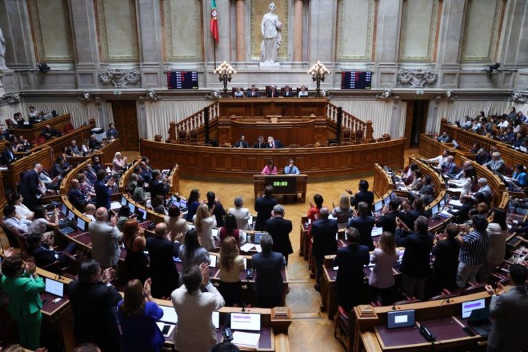 PS, Chega e PCP dizem que relatos desmentem garantias deixadas pelo ministro da Educação