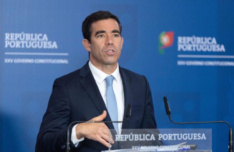 Governo recusa definir hora limite para afixação das pautas