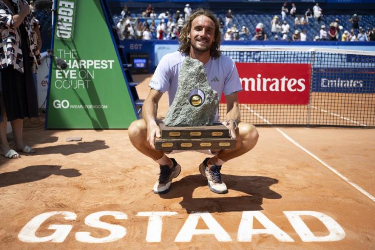 Tenista Stefanos Tsitsipas volta aos títulos 16 meses depois