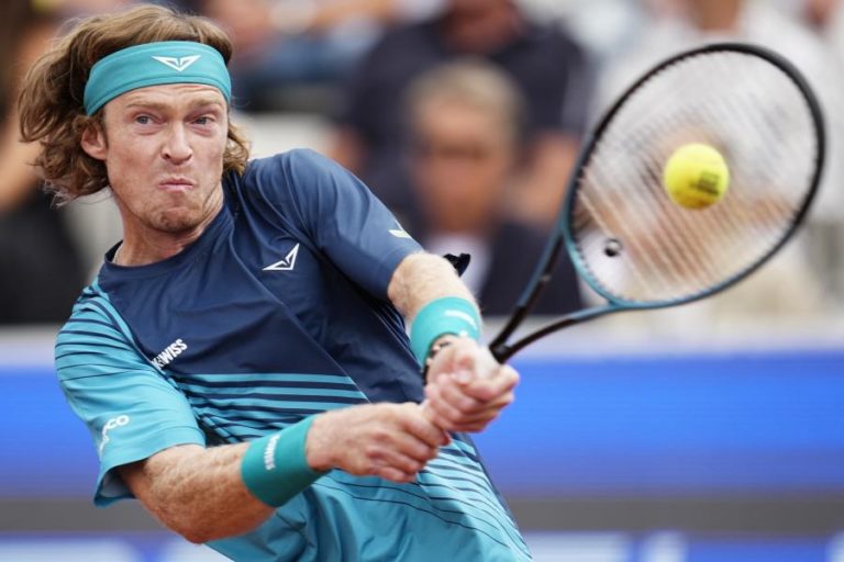 Rublev conquista título em Bastad na véspera de ‘aterrar’ no Estoril Open