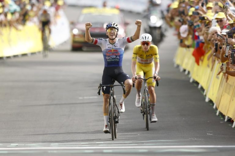 Evenepoel ganha 15.ª etapa do Tour e sobe a segundo após desistência de Vingegaard