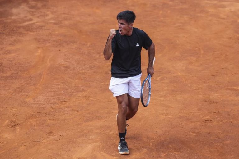 ‘Wild card’ Tiago Torres apura-se para os quartos de final do Estoril Open