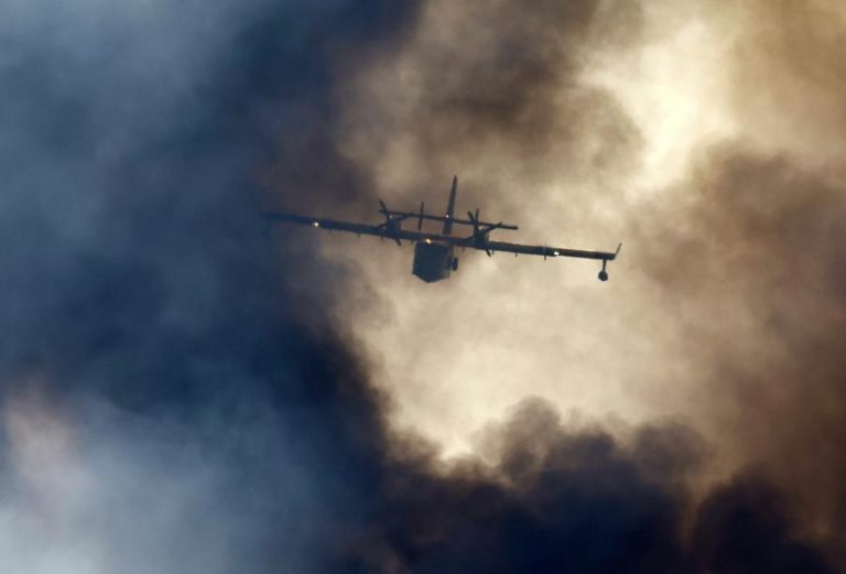 Incêndio “contido” em França atingiu 3.400 hectares e forçou à retirada de 20.000 pessoas