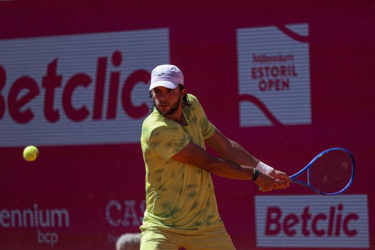 Jaime Faria qualifica-se para os quartos de final do Estoril Open pela primeira vez
