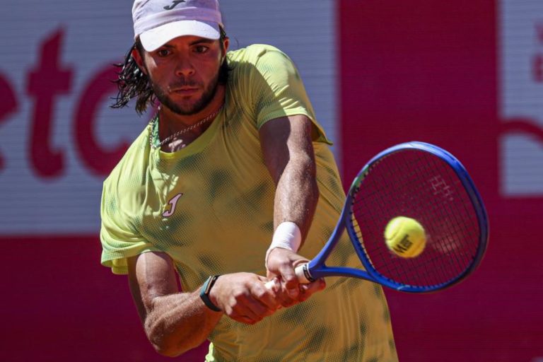 Estoril Open: Jaime Faria estreia-se nos ‘quartos’ na despedida do último campeão