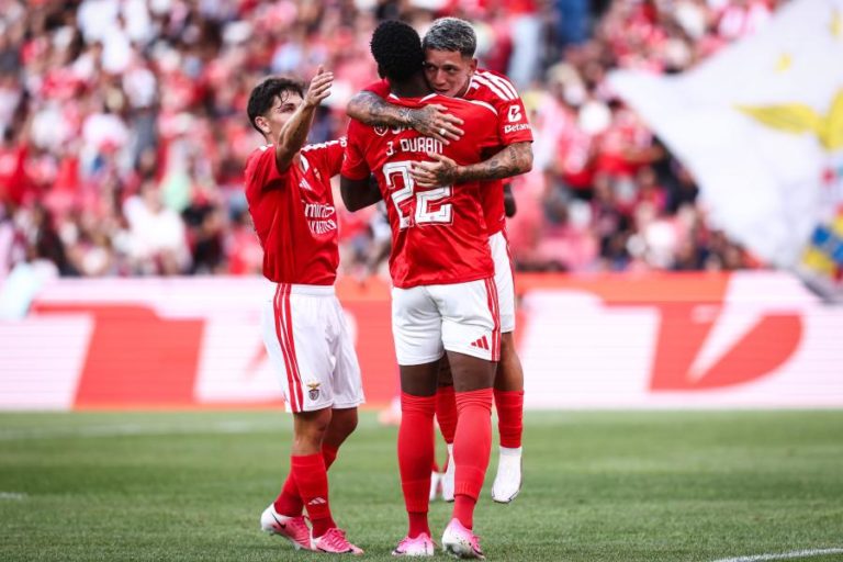 Benfica goleia Belenenses em jogo particular no Estádio da Luz