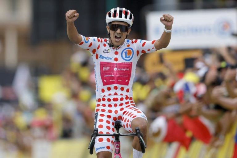 Tour: Carapaz ‘bisa’ e Pogacar ajuda Del Toro a garantir o pódio final no Alpe d’Huez