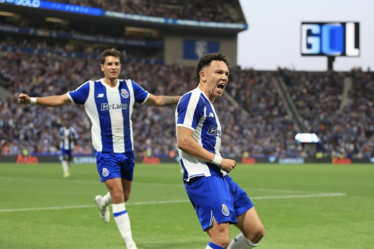 FC Porto vence Aston Villa no jogo de apresentação aos sócios