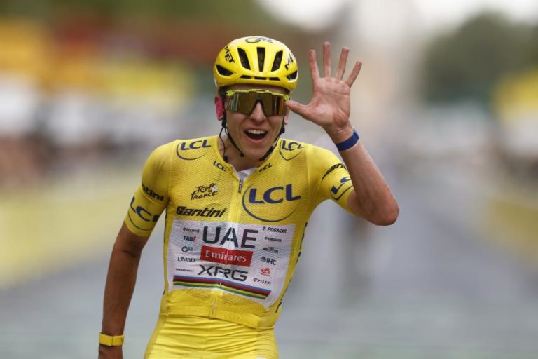 Tour: Pogacar junta-se aos pentacampeões e também Oliveira bate mais um recorde