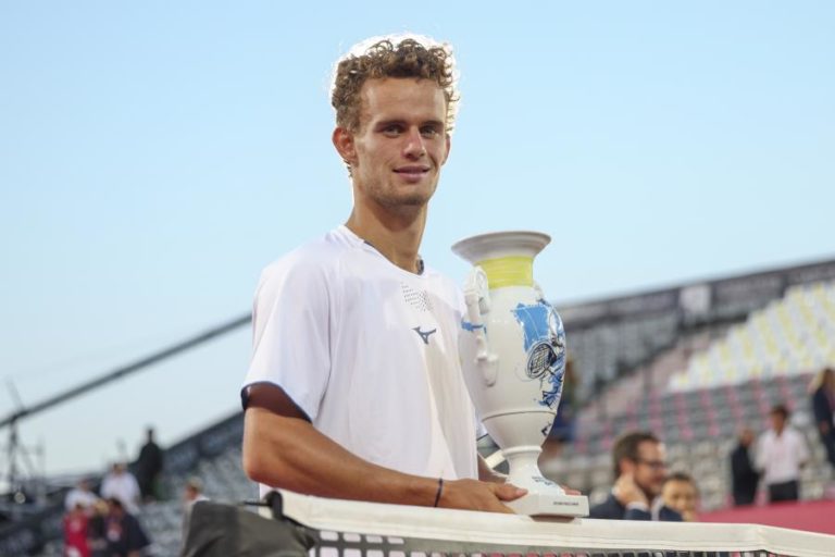 Triunfo no Estoril Open coloca Van Assche no 48.º lugar do ranking mundial, Sinner lidera