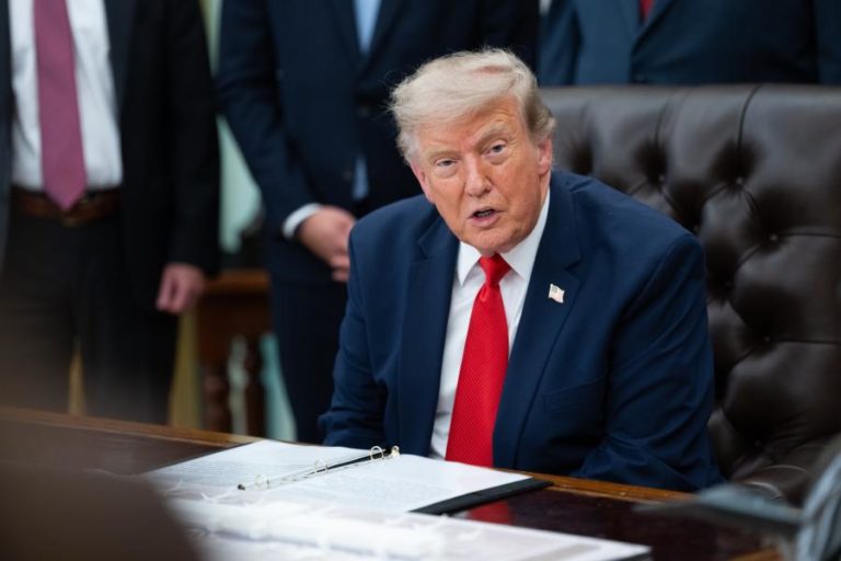 Trump promete responder “com muita força” a ataque de Teerão