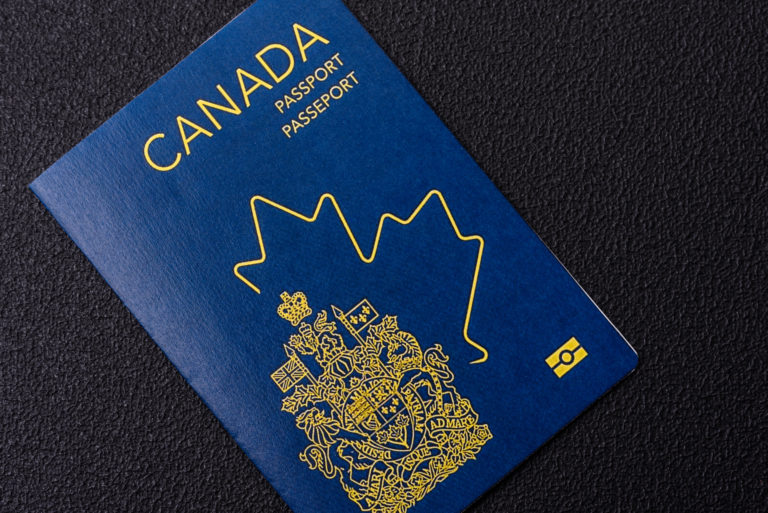 Canadá elimina limite na renovação online de passaportes